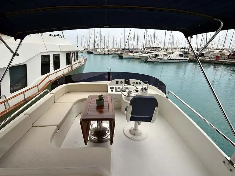 TU NAVY 3-YACHT